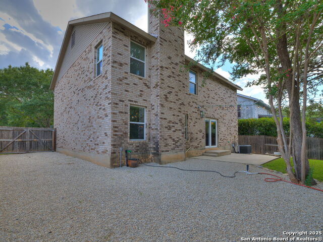 Image 21 of 48 For 7706 Falcon Oak