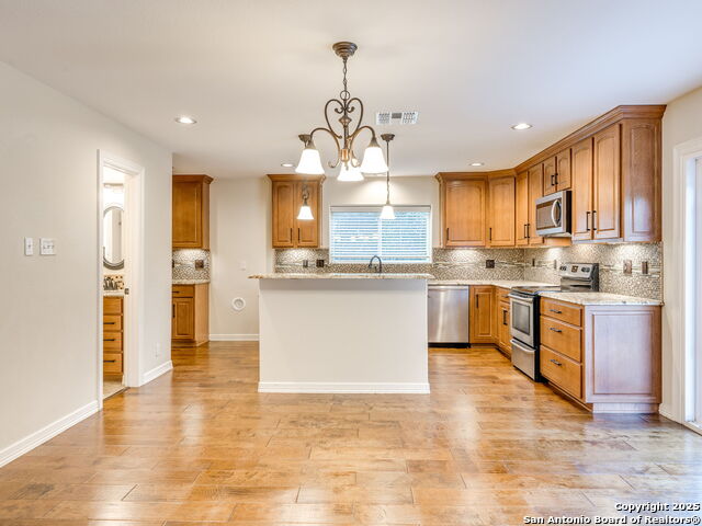 Image 23 of 48 For 7706 Falcon Oak