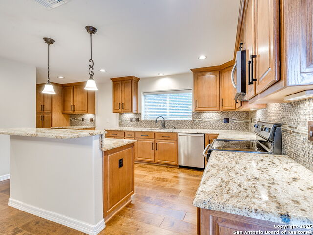 Image 24 of 48 For 7706 Falcon Oak