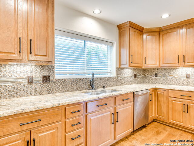 Image 26 of 48 For 7706 Falcon Oak