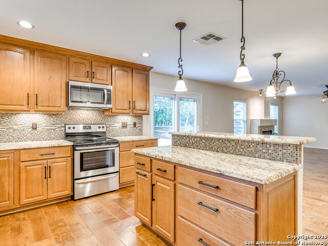 Image 27 of 48 For 7706 Falcon Oak
