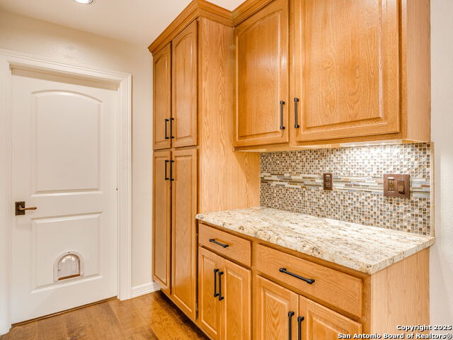 Image 28 of 48 For 7706 Falcon Oak