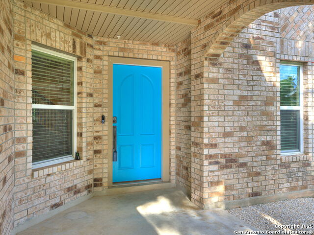 Image 3 of 48 For 7706 Falcon Oak