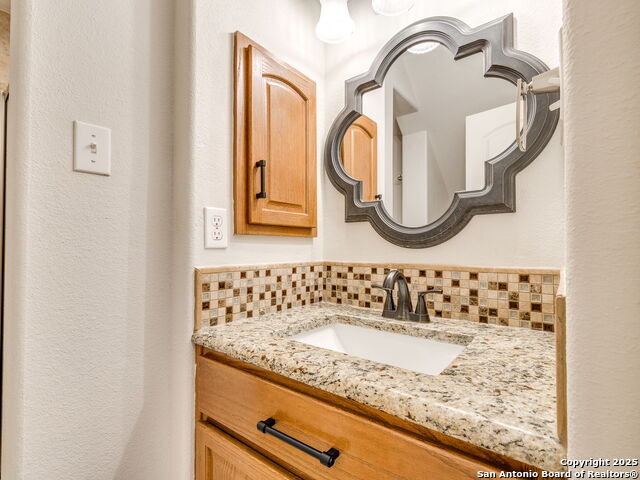 Image 32 of 48 For 7706 Falcon Oak