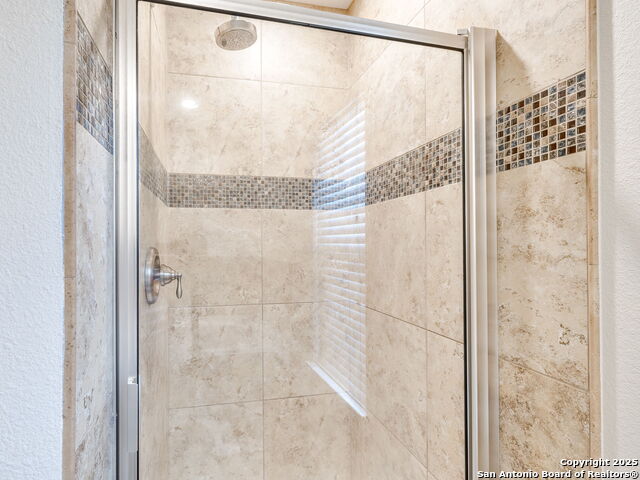 Image 39 of 48 For 7706 Falcon Oak