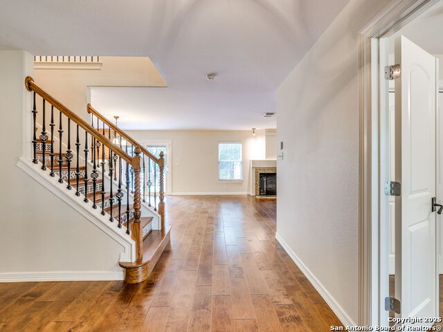 Image 4 of 48 For 7706 Falcon Oak