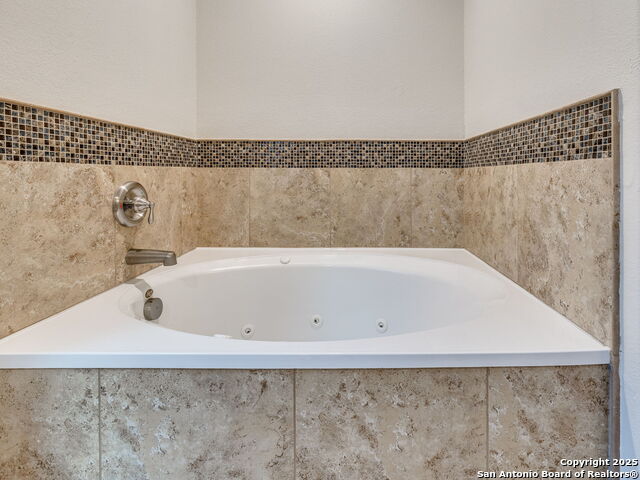 Image 40 of 48 For 7706 Falcon Oak