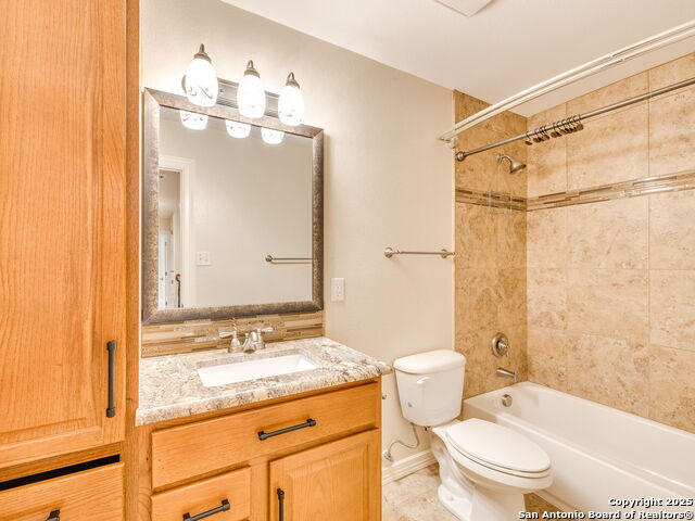 Image 42 of 48 For 7706 Falcon Oak