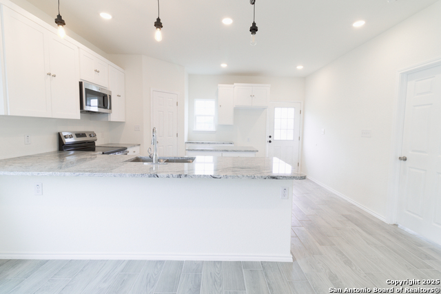 Image 3 of 28 For 811 Polk N