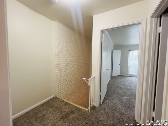 Listing photo id 8 for 102 Ruelle Ln 210