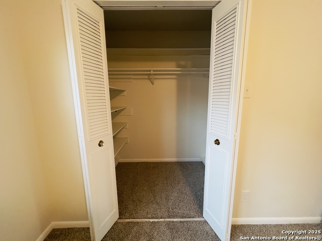 Listing photo id 15 for 102 Ruelle Ln 210