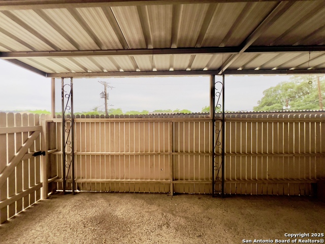 Listing photo id 16 for 102 Ruelle Ln 210