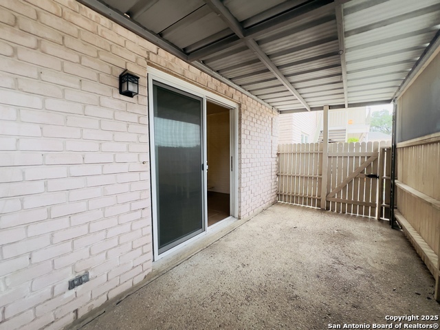 Listing photo id 17 for 102 Ruelle Ln 210