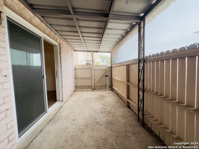 Listing photo id 18 for 102 Ruelle Ln 210