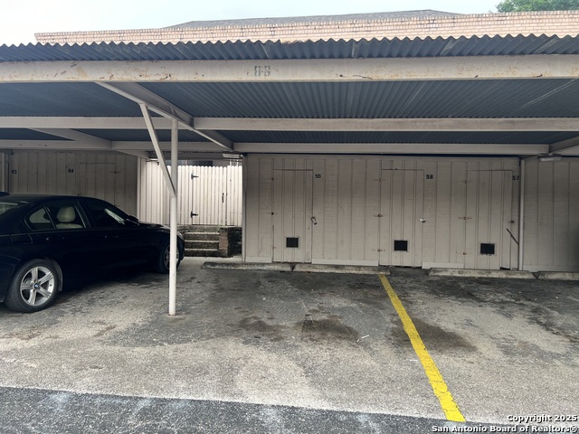 Listing photo id 19 for 102 Ruelle Ln 210