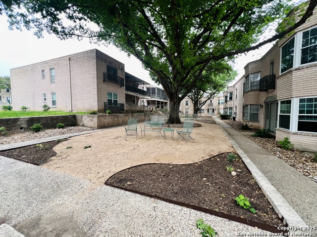 Listing photo id 21 for 102 Ruelle Ln 210
