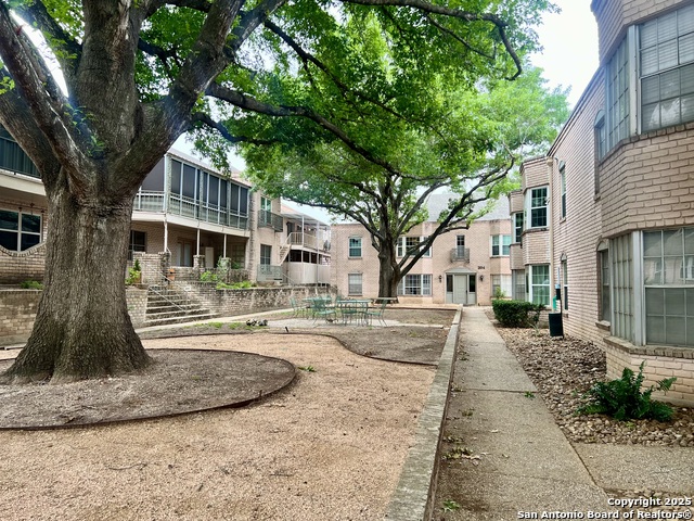 Listing photo id 22 for 102 Ruelle Ln 210