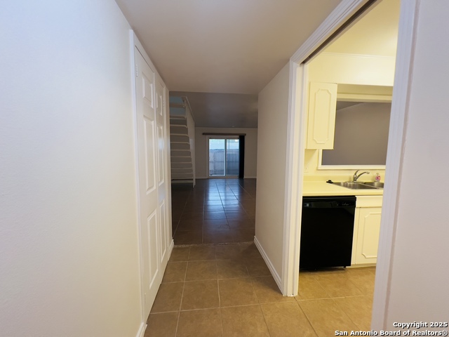 Listing photo id 1 for 102 Ruelle Ln 210
