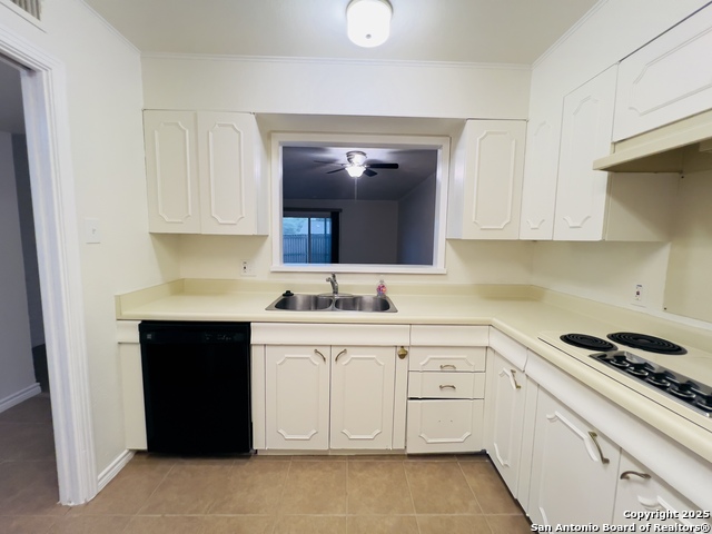 Listing photo id 3 for 102 Ruelle Ln 210