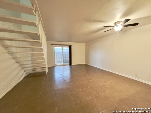 Listing photo id 4 for 102 Ruelle Ln 210