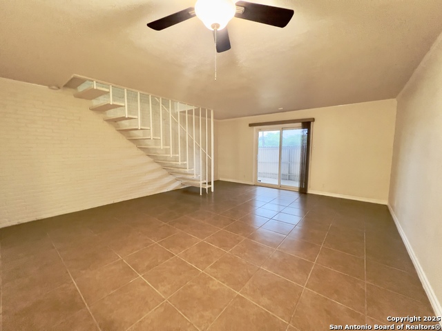 Listing photo id 5 for 102 Ruelle Ln 210