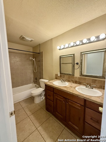 Listing photo id 15 for 5731 Timber Bend