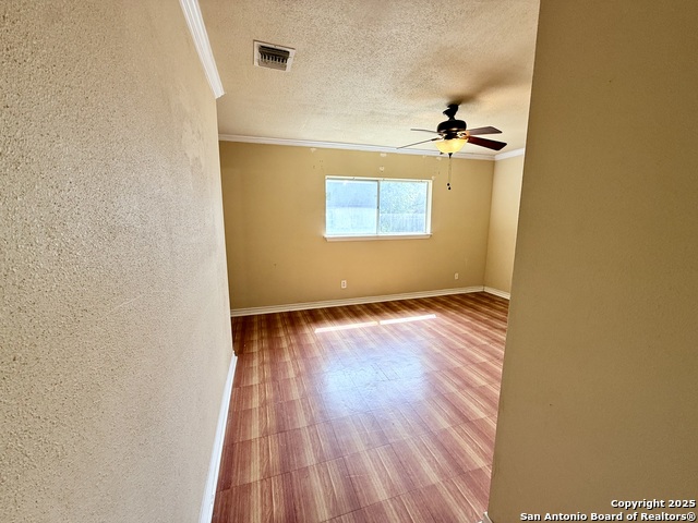 Listing photo id 26 for 5731 Timber Bend