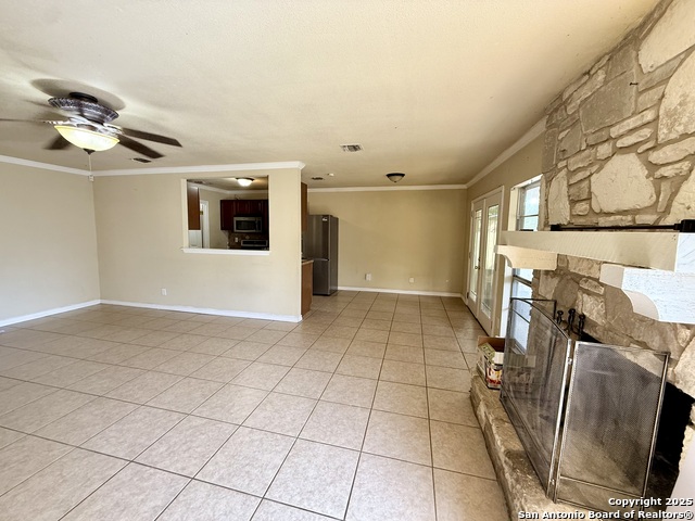Listing photo id 6 for 5731 Timber Bend