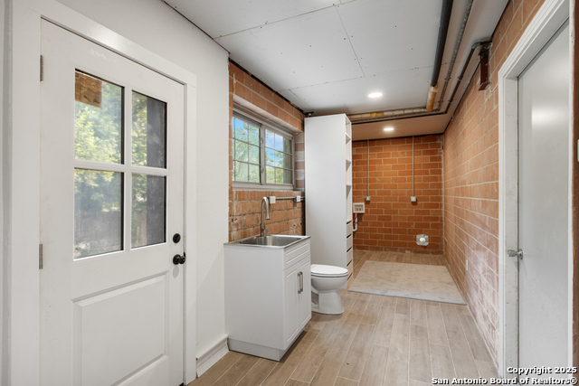 Image 31 of 48 For 123 Brandon Dr E