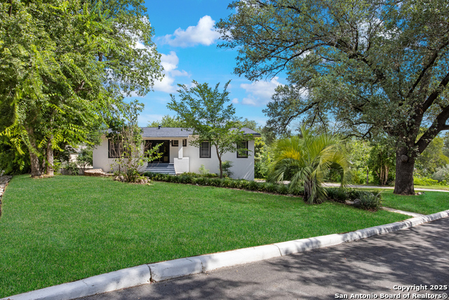 Image 4 of 48 For 123 Brandon Dr E