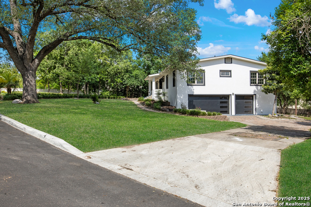 Image 7 of 48 For 123 Brandon Dr E