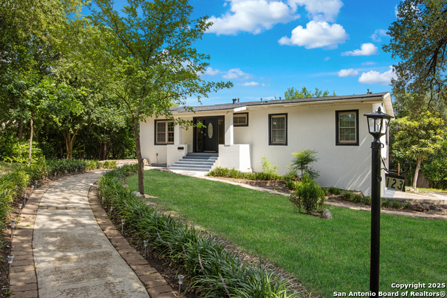Image 9 of 48 For 123 Brandon Dr E