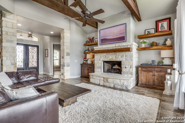 Listing photo id 8 for 109 Towne View Circle