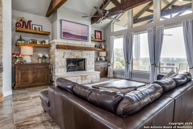 Listing photo id 9 for 109 Towne View Circle