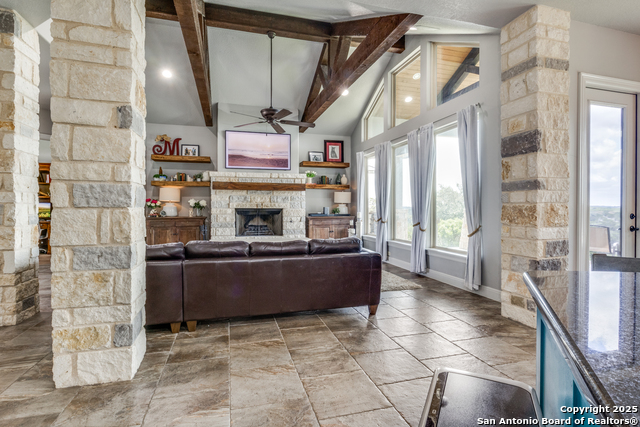 Listing photo id 10 for 109 Towne View Circle