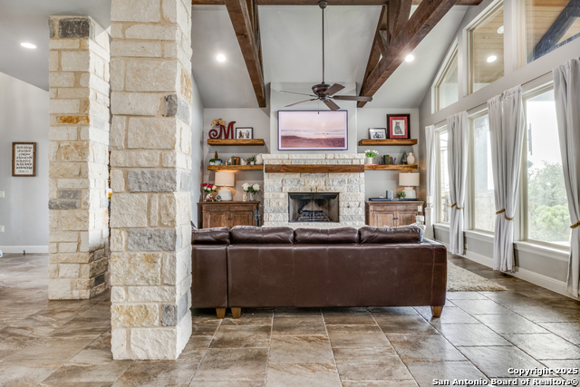 Listing photo id 11 for 109 Towne View Circle