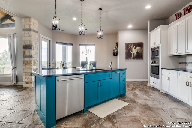 Listing photo id 13 for 109 Towne View Circle