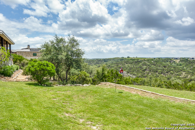 Listing photo id 33 for 109 Towne View Circle