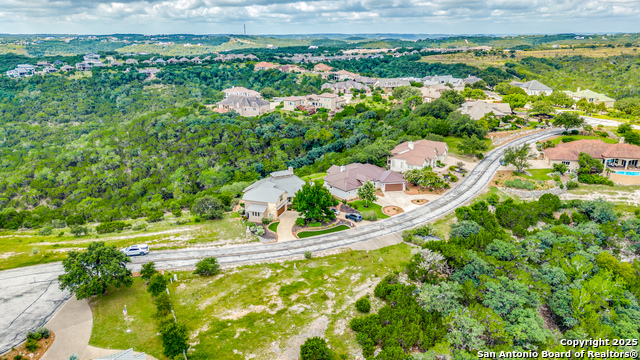 Listing photo id 35 for 109 Towne View Circle