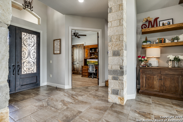 Listing photo id 4 for 109 Towne View Circle