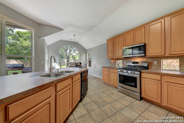 Listing photo id 9 for 10502 Black Horse