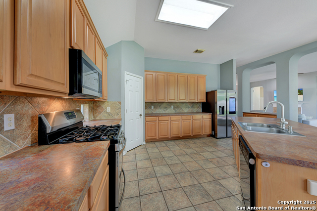 Listing photo id 10 for 10502 Black Horse
