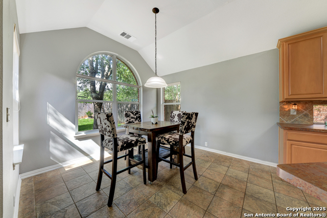 Listing photo id 12 for 10502 Black Horse