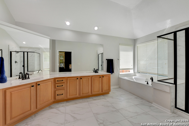 Listing photo id 15 for 10502 Black Horse