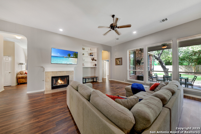 Listing photo id 5 for 10502 Black Horse