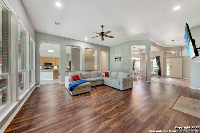 Listing photo id 7 for 10502 Black Horse