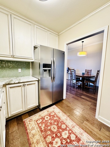 Listing photo id 8 for 1 Towers Park Ln 702