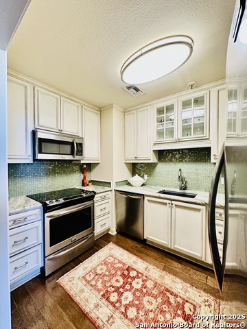 Listing photo id 9 for 1 Towers Park Ln 702