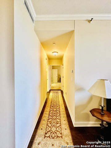 Listing photo id 10 for 1 Towers Park Ln 702