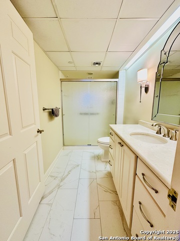 Listing photo id 11 for 1 Towers Park Ln 702